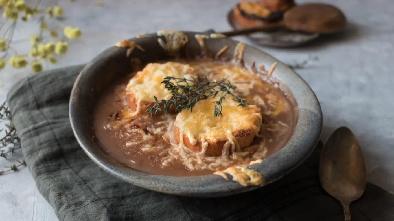 Best French Onion Soup Recipe without Wine: Easy to make!