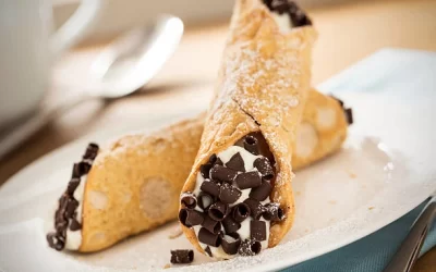 Classic and Delicious Cannoli